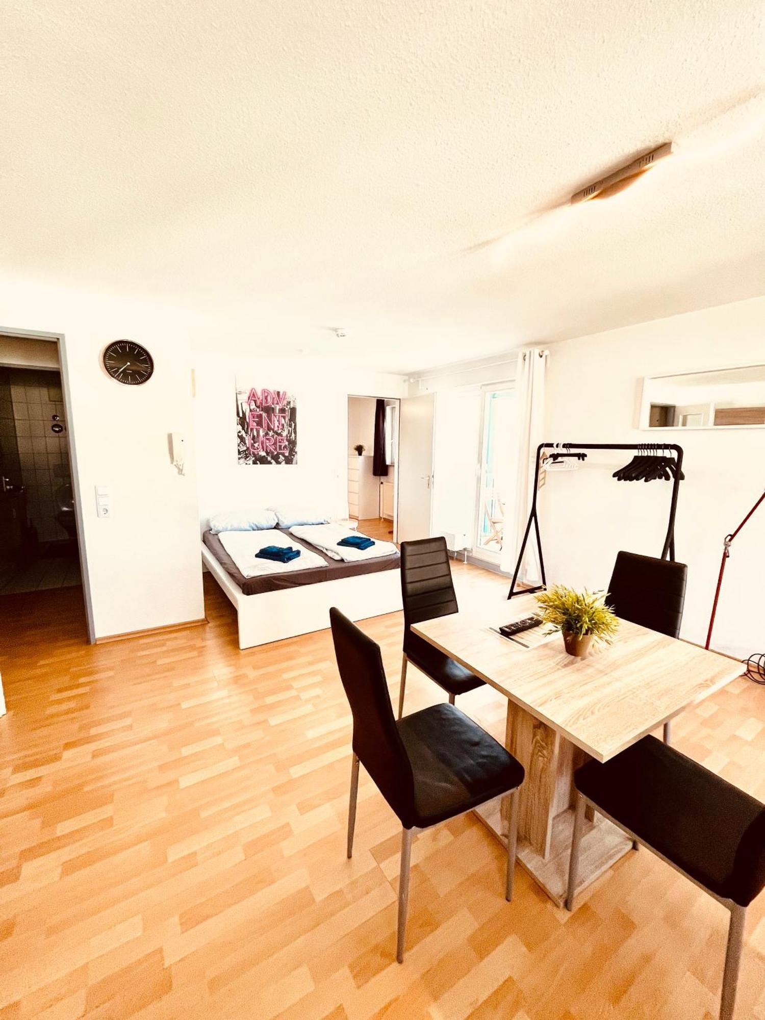 Outletcity Apartment Ferienwohnung Metzingen Metzingen  Extérieur photo